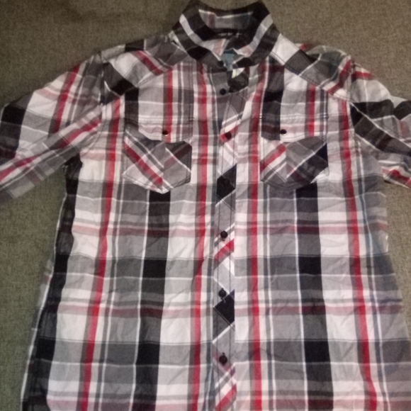 Button up shirts - Picture 13 of 16
